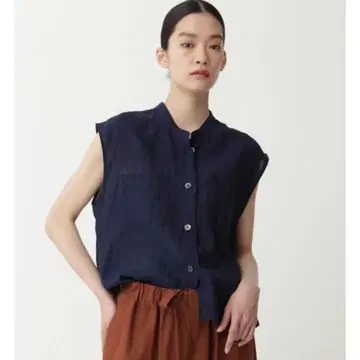 마가렛 호웰 린넨 슬리브리스 셔츠