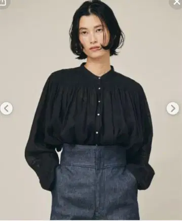 캘런솔로지<C.S.G> 라미 개더 블라우스 새상품급