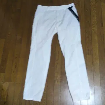 BE ADABAT 화이트 팬츠 사이드 악센트