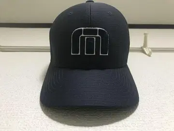 새상품급 travisMathew 로고 자수 네이비 캡