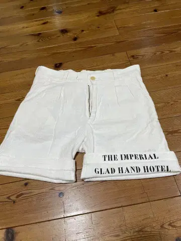 화이트 숏 팬츠 GLAD HAND HOTEL