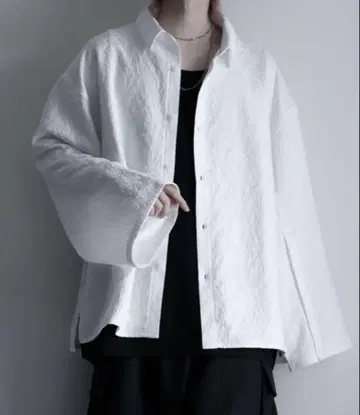 LILL 릴랙싱 와이드 플레어 암 자카드 롱 슬리브 셔츠