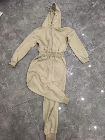 베이지 후드 부착 셋업