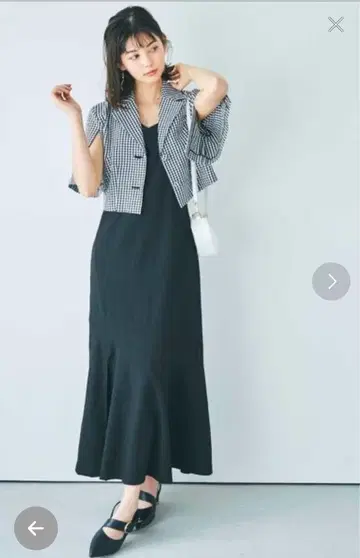 다즐린 체크 무늬 자켓과 플레어 스커트 셋업