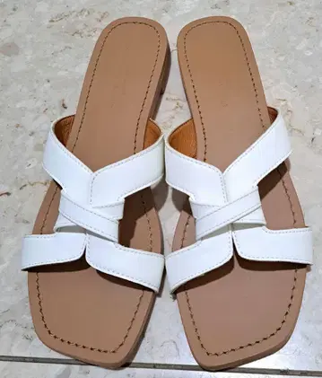 유나이티드 애로우즈 화이트 크로스 스트랩 샌들 23cm(M)