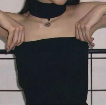 melt the lady 멜트 더 레이디 로고 초커 탑
