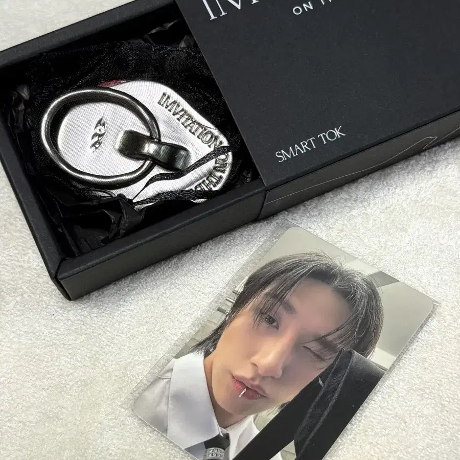 Changkyun i.m Pop Up Goods Grip Tok + photocard on Bunjang
