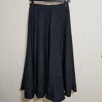 BEARDSLEY 블랙 새틴풍 플레어 롱 스커트 Size0