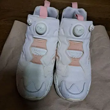 리복 Instapump Fury 화이트/핑크