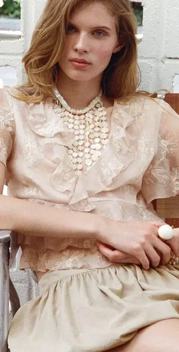 거의 미사용 자라 자수 프릴 상의