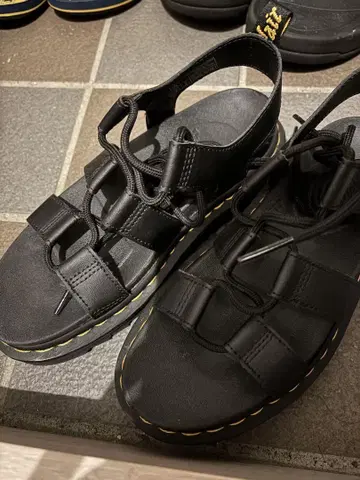 Dr.Martens NARTILLA 샌들 블랙 레이스업