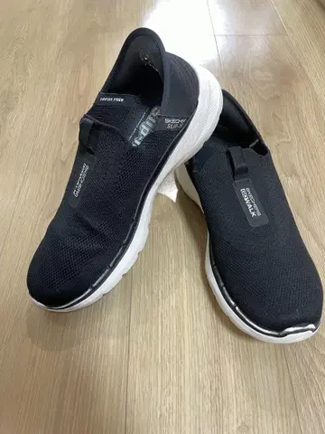 스케쳐스 GOwalk 블랙 슬립온