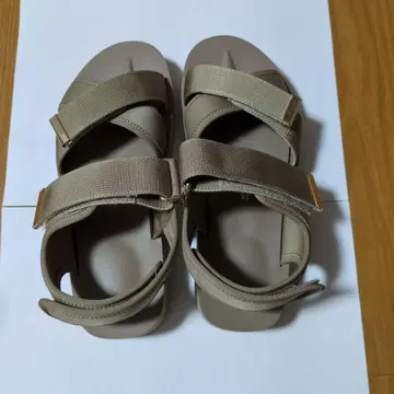 매킨토시 철학 베이지 스트랩 샌들
