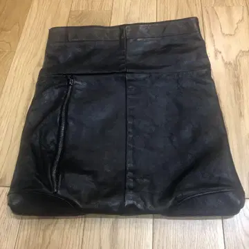 L.E.D.BITES 바이트 가죽 클러치 백 앞면 블랙 뒷면 브라운 2색