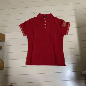 빨간색 피케 셔츠 골드 컬러 드래곤 자수