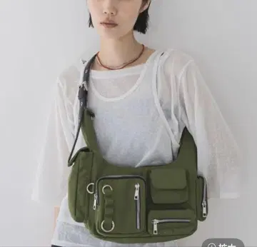 멀티 포켓 원숄더 백 지나시스 미사용 새상품 이번 시즌 신상