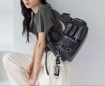 멀티 포켓 원숄더 백 지나시스 미사용 새상품 이번 시즌 신상