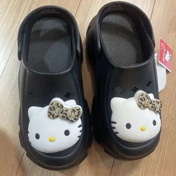 헬로키티 블랙 샌들 아베일 콜라보 레오파드 무늬 산리오