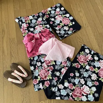 꽃무늬 유카타, 오비, 일본 나막신 세트