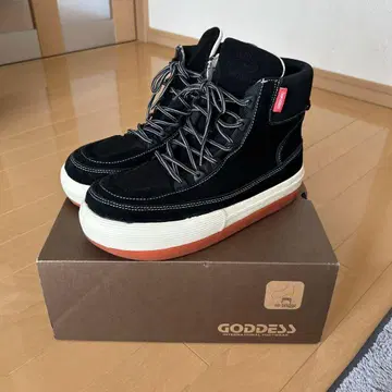 GODDESS 블랙 하이컷 스니커즈