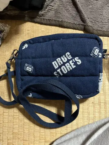 DRUG STORE'S 네이비 숄더백