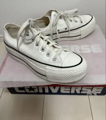 CONVERSE 화이트 로우 컷 스니커즈