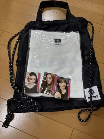 tripleS A LIVE Tokyo VIP 한정판 티셔츠와 냅색