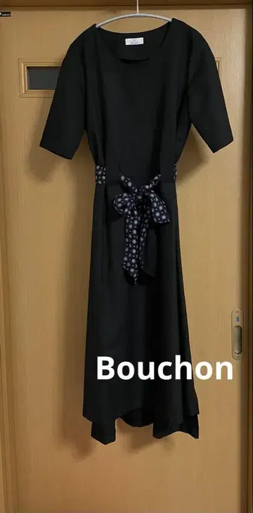 새상품급 야마다야 Bauchen 블랙 V넥 반팔 원피스 9호