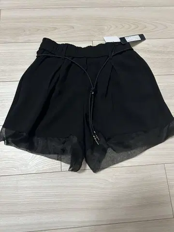 폴리네 블로우 밑단 시스루 숏 팬츠