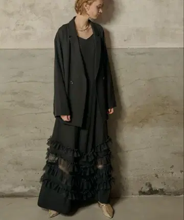 에투니 베일 Transparent hem setup dress