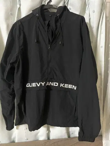 CLIEVY AND KEEN 블랙 나일론 자켓
