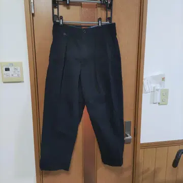 BEAMS PLUS 2 플리츠 치노 팬츠 블랙 M