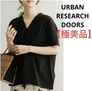 URBAN RESEARCH DOORS 핀턱 개더 V넥 블라우스
