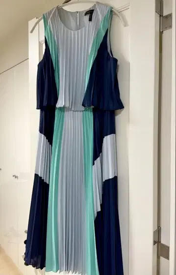 BCBGMAXAZRIA 플리츠 롱 원피스