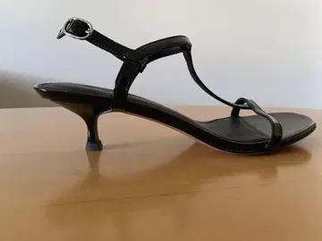 블랙 스트랩 샌들 미니 힐