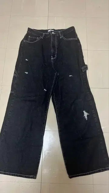 블랙 데님 데미지 가공 스트릿