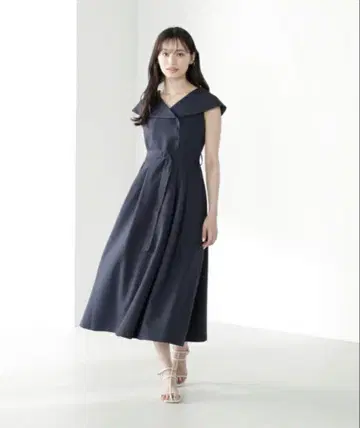 숄카라 플레어 원피스