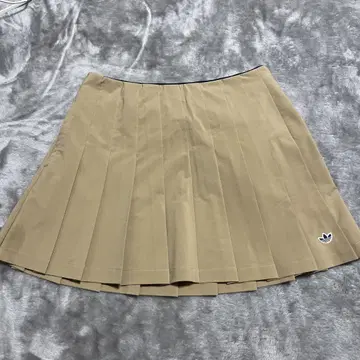 아디다스 플리츠 스커트 베이지