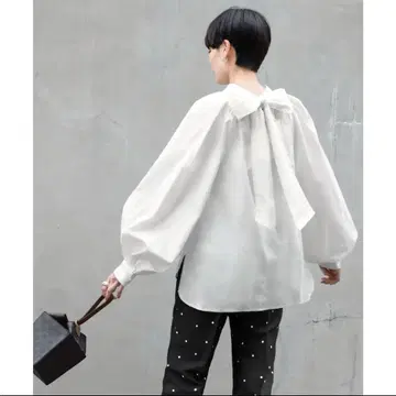 ELFRANK 엘프랭크 백 리본 볼륨 소매 개더 블라우스