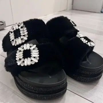 Parade 퍼 샌들 비쥬 통굽 샌들 블랙