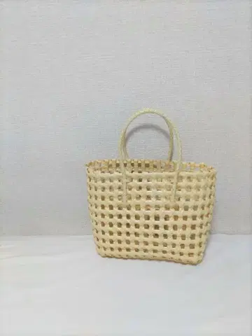 내추럴 크림색 새상품 나일론 플라스틱 바스켓백