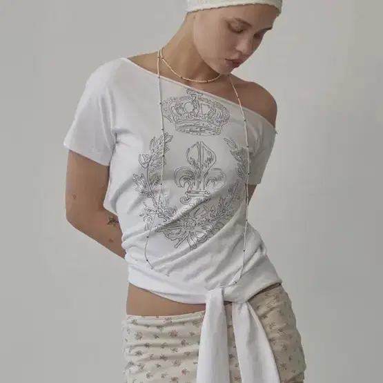 SCULPTOR | 스컬프터 Sculptor Off-Shoulder Short Sleeve Tie
