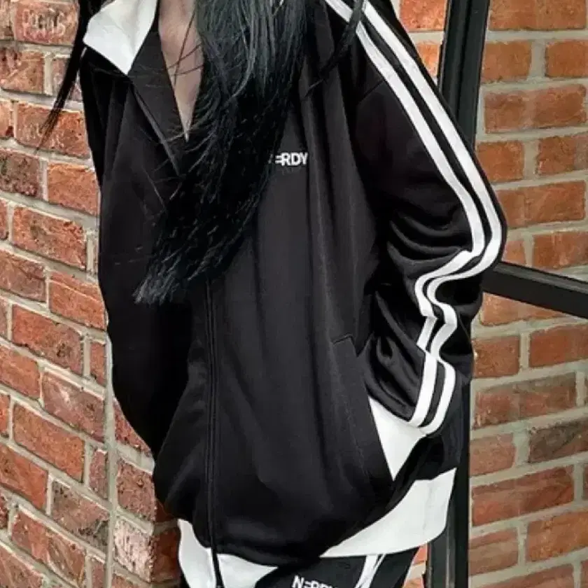 ☆NERDY☆ Women's NY Track Top Black NERDY | 널디 Nerdy Classic NY Track Top Black on Bunjang