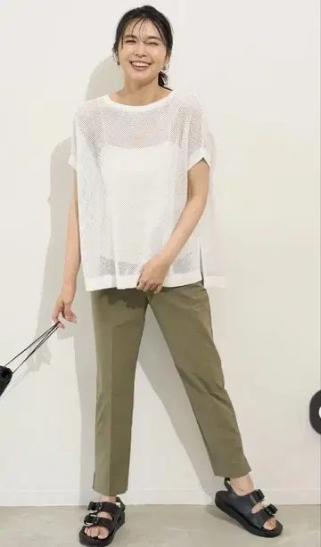화이트 메쉬 반팔 상의