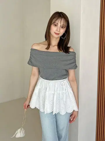 SNIDEL 컷오프 숄더 페플럼 풀오버
