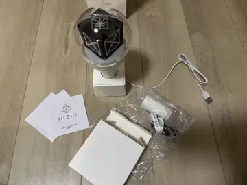 NIZIU 응원봉 USB 케이블 포함