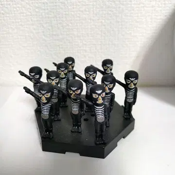 쇼커 전투원, 11명. 가면라이더