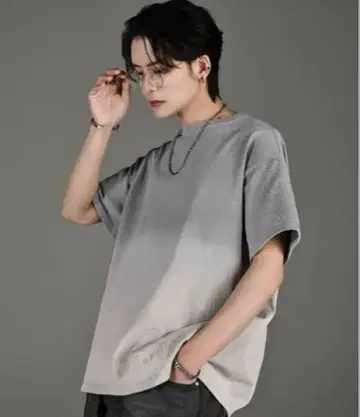 ADRER 빈티지 디자인 그라데이션 릴랙스 핏 티셔츠