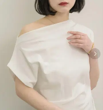 NEUNA 누나 2way 원숄더 프렌치 슬리브 티셔츠