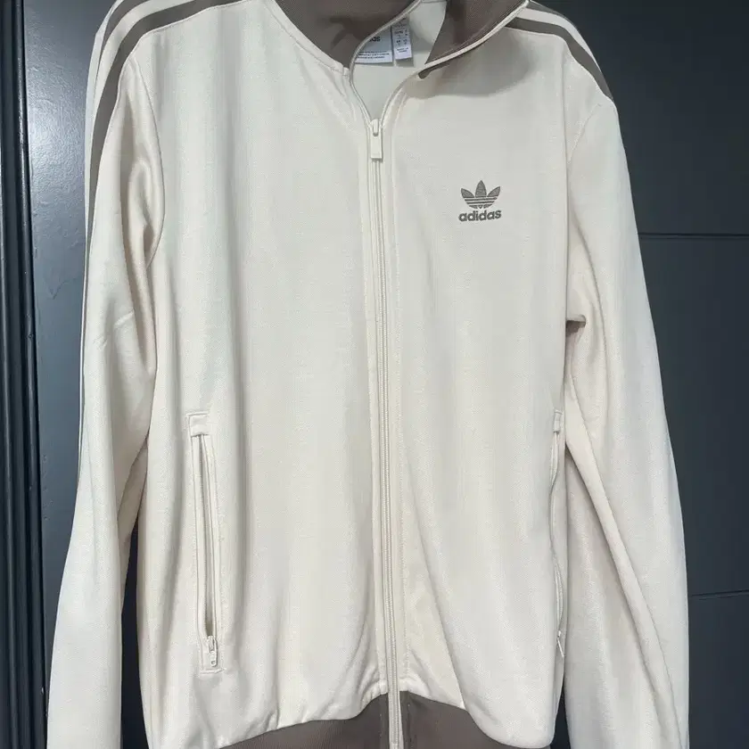 アウターその他 ADIDAS Beckenbauer Track Top Wonder White Trace Brown JC5807 Adidas Classics Beckenbauer Track Jacket Wonder White/Trace